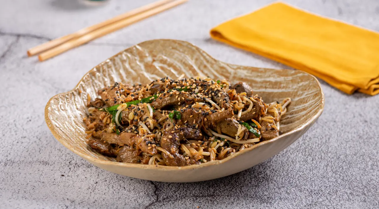 O saboroso fígado bovino fica ainda melhor com o sotaque japonês