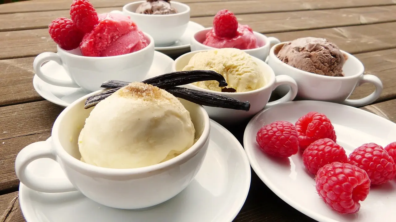 Aprenda 5 receitas de sorvetes cremosos e fáceis para fazer em casa e aliviar o calor