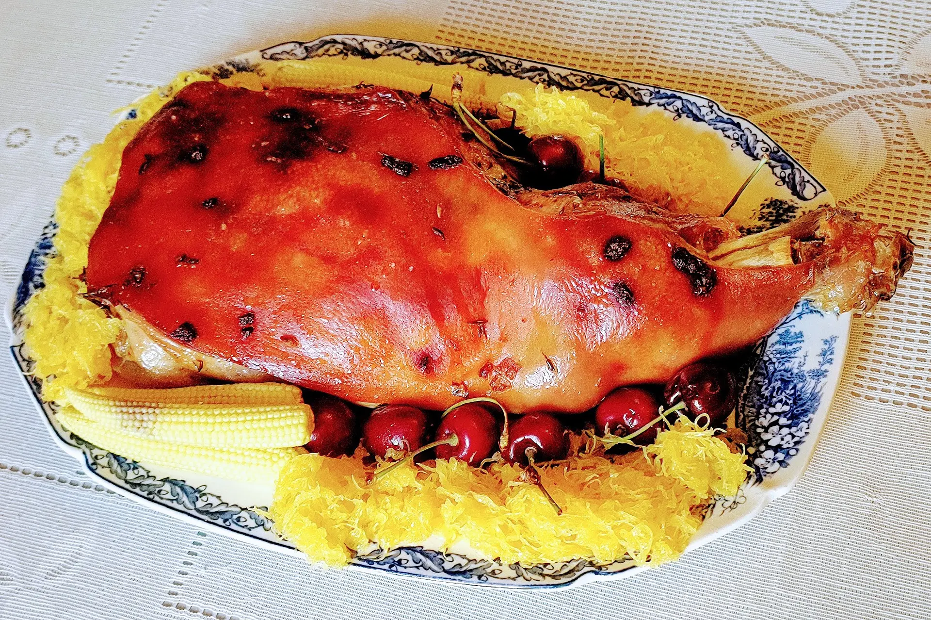 Paleta de porco de desmanchar na boca. E com pele crocante. Para fazer no Natal