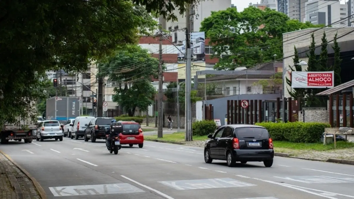Avenida Iguaçu se torna novo polo gastronômico de Curitiba