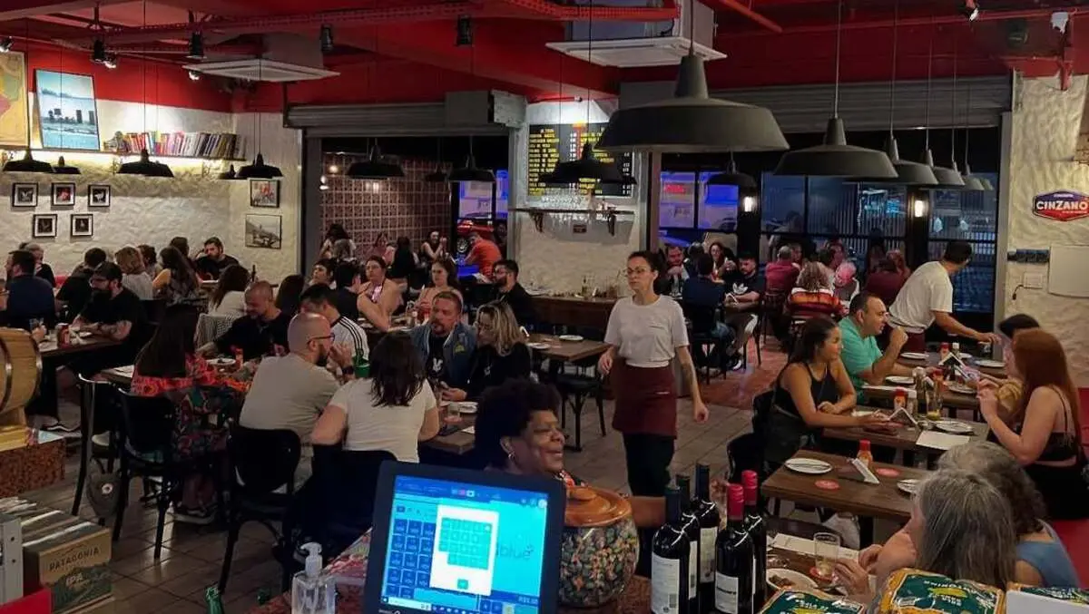 Sambiquira celebra 2 anos com música ao vivo nesta quinta (30)
