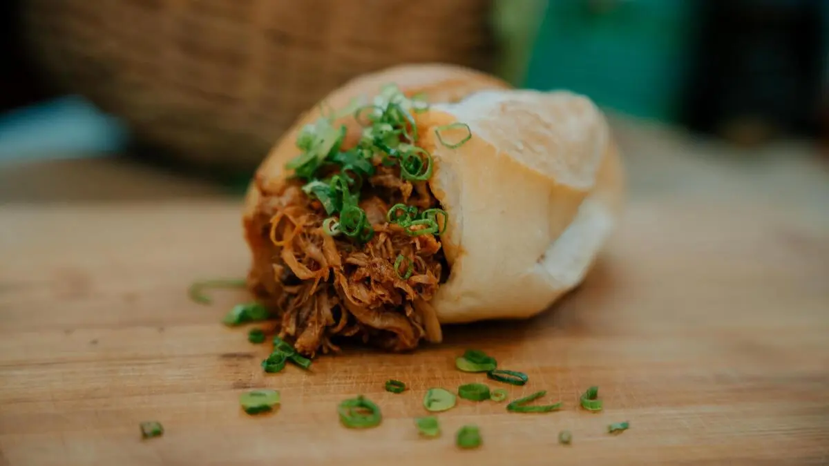 Buraco quente com costela: aprenda a fazer a releitura da chef Vania Krekniski