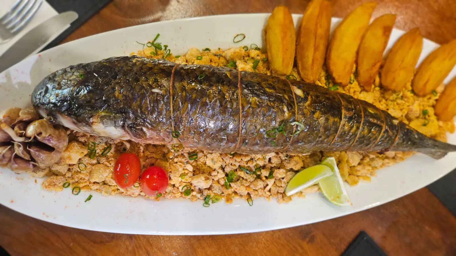 Taberna do Eliseu agora abre para almoço às sextas e lança tainha no menu