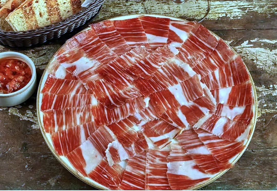 Joselito, tido como o melhor presunto do mundo, está sendo servido no Pobre Juan