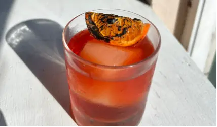 Negroni vira narrativa criativa em temporada que mistura Copa do Mundo e coquetelaria no Encouraçado Butikin