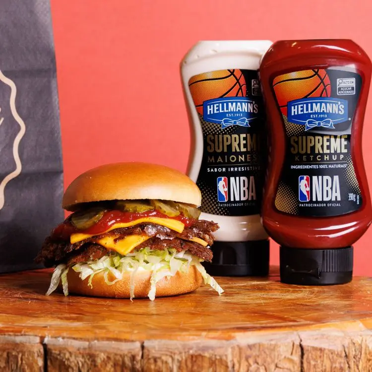 Burguer Bar Xaxim participa do CWBurguer com o All Star Burger e o Mamma Mia Burger