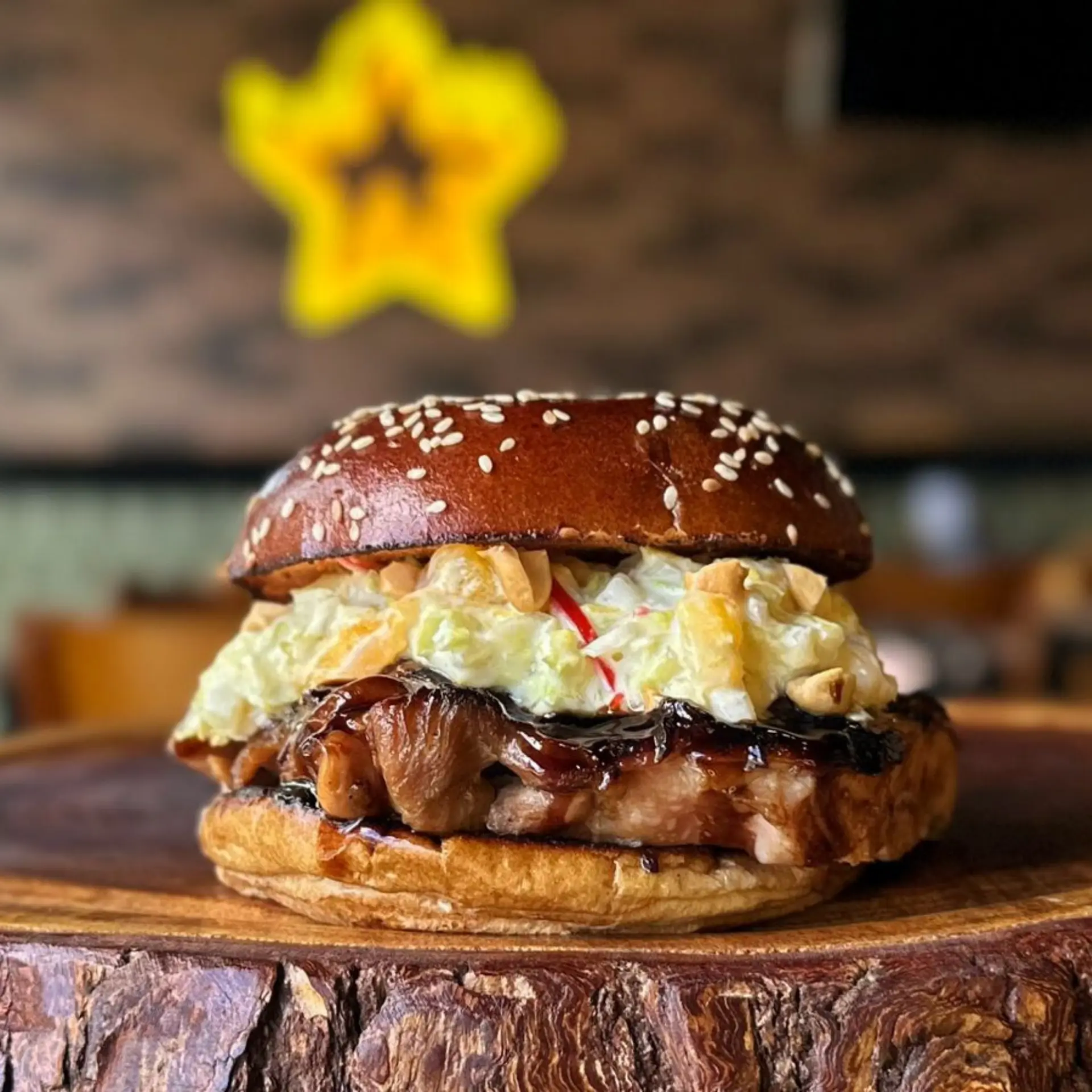 O Hamburgueiro apresenta o Adoboh! e o Smash de Liège no CWBurguer 2026
