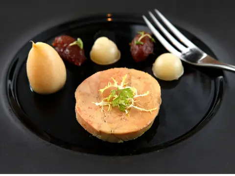 Brasil proíbe produção e venda de foie gras após sanção de lei que veta alimentação forçada de animais