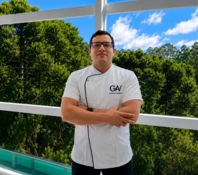 Chef alagoano Derikson Pacheco é finalista de prêmio de Hotelaria e representará 8 unidades da rede GAV hotéis e Resorts