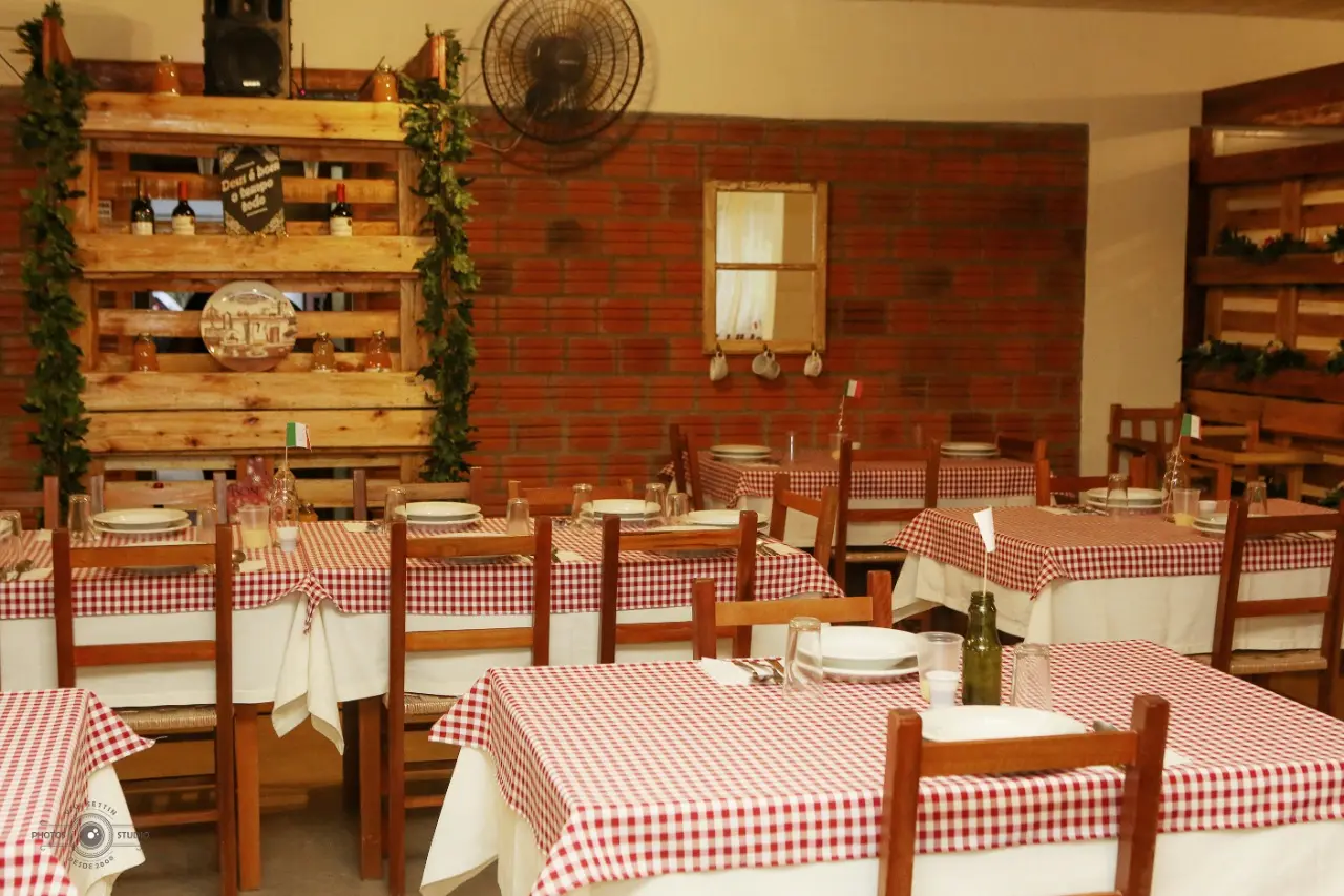 Famiglia Pezzi Café Colonial