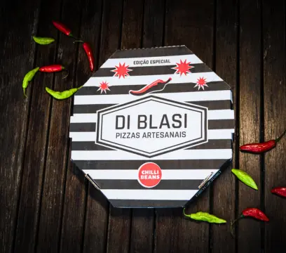 Di Blasi Pizzas e Chilli Beans apostam em collab inédita e lançam cardápio exclusivo com pimenta e Catupiry