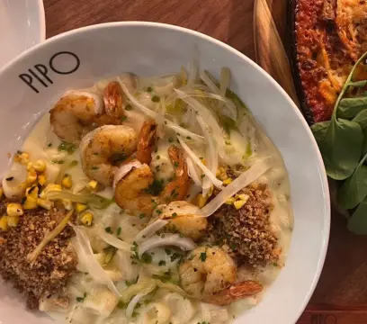 Pizza e Brasa: restaurante Pipo celebra parceria entre chefs Felipe Bronze e Paul Cho