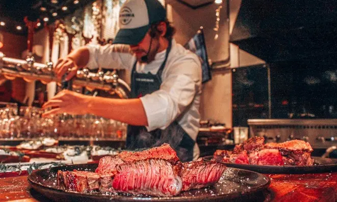 Misto de açougue e bistrô, o Boi and Beer teve crescimento de 1.540% com o delivery.