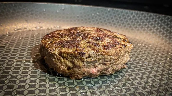 Hambúrguer artesanal leva blend de carnes e um tipo de gordura.