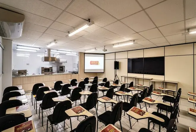 Os treinamentos oferecidos ao público geral visam fortalecer o setor gastronômico de Curitiba.