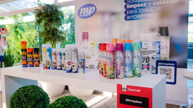 A Aeroflex mostrou sua linha My Space, de produtos de limpeza em aerosol, capaz de tornar mais leve a limpeza da cozinha e de toda a casa.