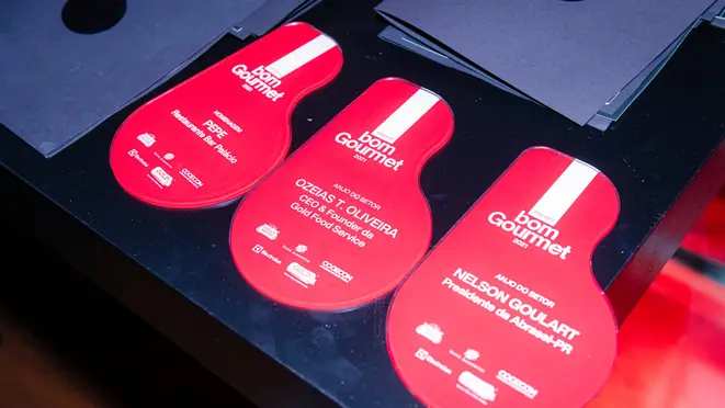 Os três homenageados receberam uma placa especial e todos os 300 vencedores levaram para casa um troféu em novo formato.