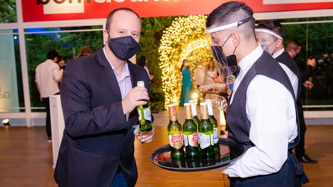 Para o time da cerveja, a melhor: Stella Artois bem gelada!