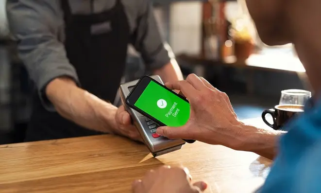 Novas tecnologias aumentaram a demanda por qualificação nos restaurantes.