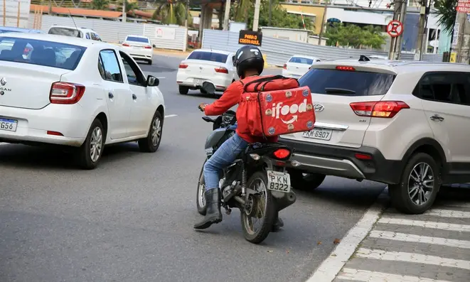 Líder no mercado brasileiro, o iFood está presente em 1,4 mil cidades brasileiras com mais de 180 mil estabelecimentos cadastrados, segundo a Prosus Investimentos.