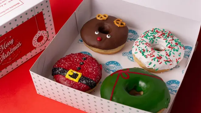 Caixa tem donuts tem temas natalinos.