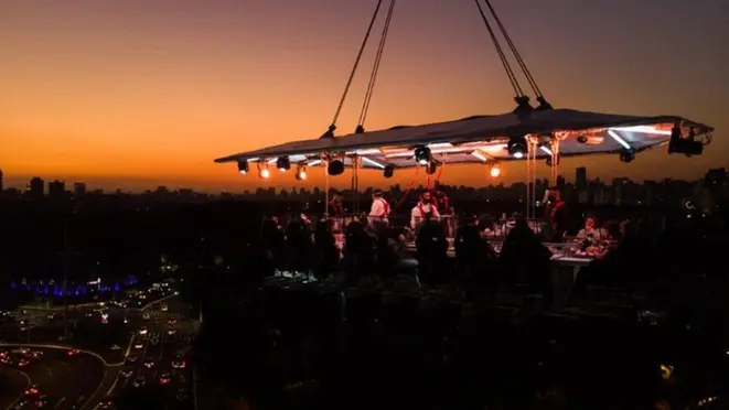Um dos horário para curtir a experiência é o sunset durante o pôr do sol.