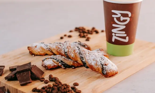 Cafeteria aposta em preparos "turbinados" de cafés e acompanhamentos, além de doces como o Chocolat Twist.