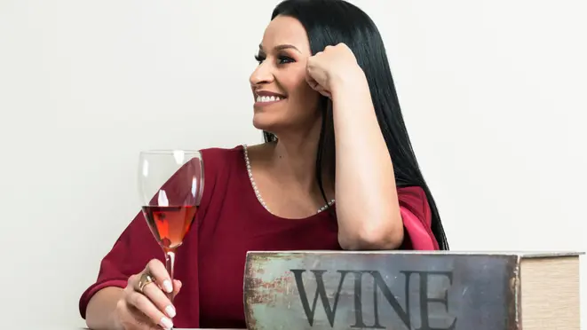 Patrícia Ecave: sommelière dá dicas de como degustar um vinho.