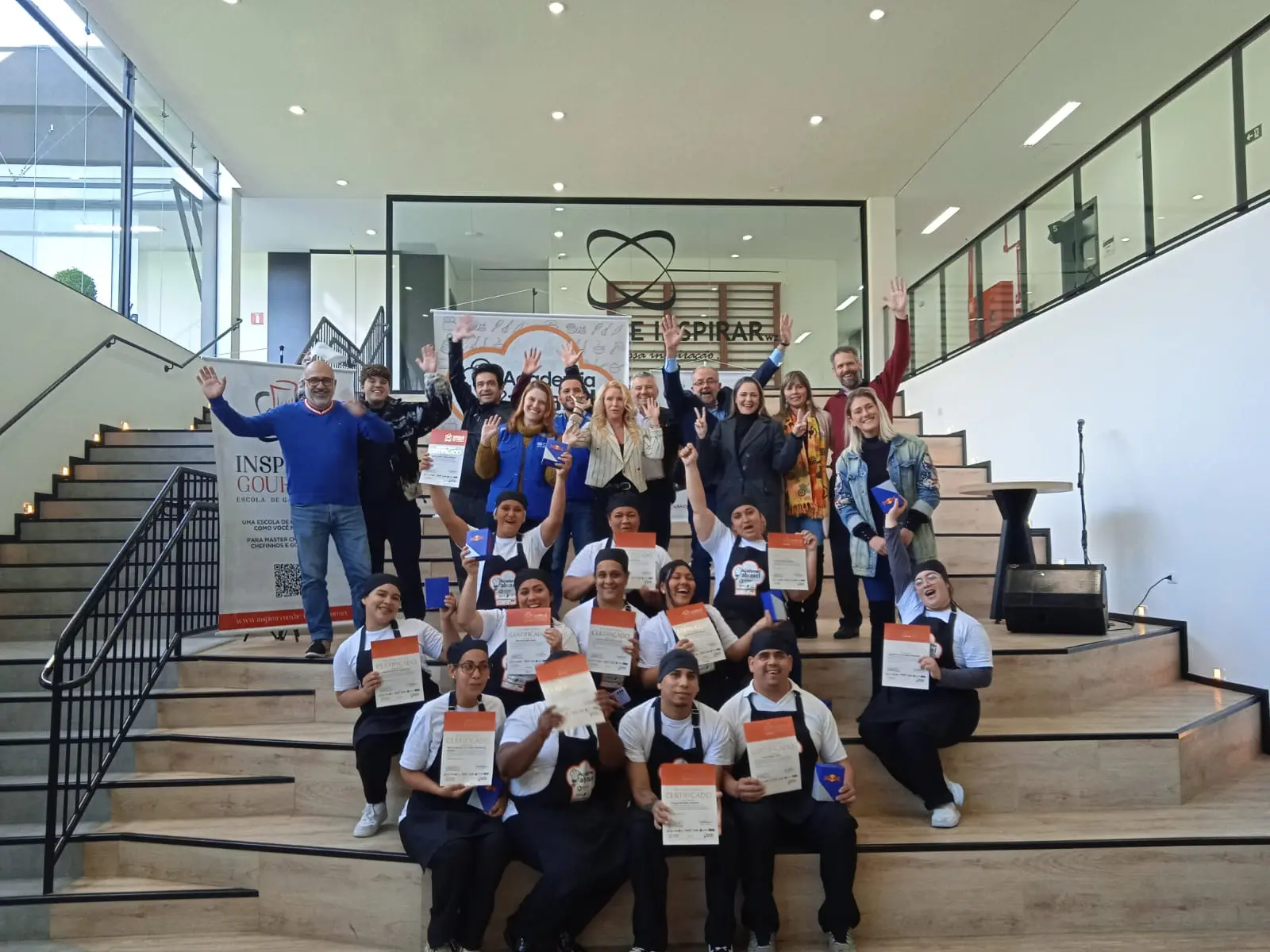 Curso da Abrasel-PR forma turma de imigrantes para trabalhar em cozinhas