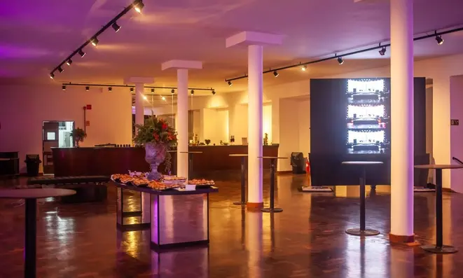 Um dos espaços do White Hall Jockey Eventos: versatilidade é uma das marcas do local.