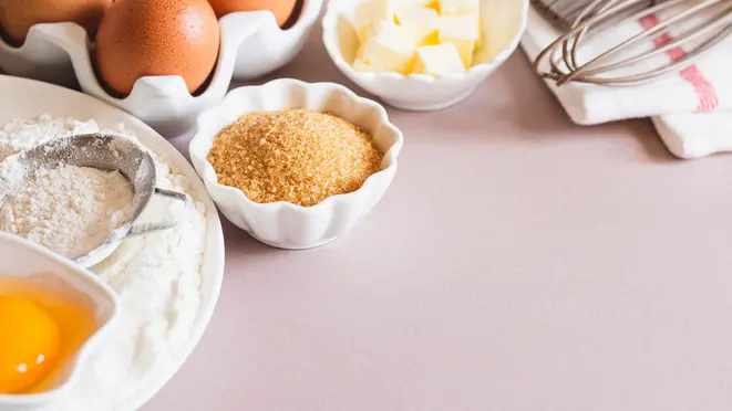 Bolo caseiro precisa de planejamento: para começar, ingredientes não podem estar gelados.