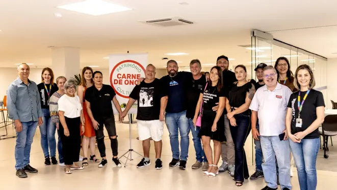 Representantes de estabelecimentos gastronômicos reunidos no Sebrae/PR para oficializar o início do processo para o selo de IG da Carne de Onça de Curitiba. Foto: Ize Cavalheiro