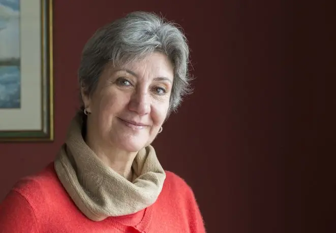 Ana Maria Baracho, paulistana de nascimento, fez curso de gastronomia na Associação de Cozinheiros Profissionais de Portugal, país onde morou 23 anos. Atualmente é proprietária, junto com o marido Carlos Baracho, do restaurante Bela Lisboa, onde é responsável pelas sobremesas da casa. Foto: Letícia Akemi/Gazeta do Povo