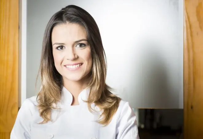 É formada em patisserie e boulangerie pelo Centro Europeu e especializada na culinária mediterrânea e paranaense. É proprietária da empresa de confeitaria Santo Dolce e atua em eventos, encomendas e cursos. Foto: Letícia Akemi/Gazeta do Povo
