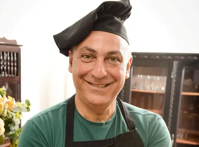 O chef Márcio Assad se intitula "Cozinheiro de tropa", fazendo referência aos tropeiros (condutores de tropas de cavalo que percorriam extensas áreas transportando gado e mercadorias). É um dos responsáveis pelo projeto Aprendiz de Tropeiro, do Hotel Tropeiro da Lapa, onde o público pode conhecer as tradicionais delícias gastronômicas preparadas por estes trabalhadores entre os séculos 17 e 19.