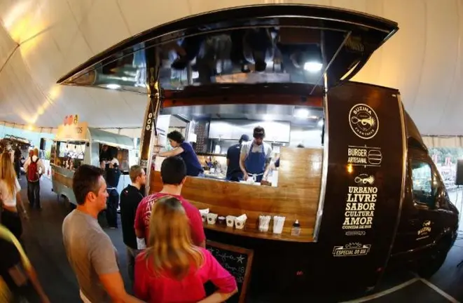 Buzina Food Truck veio de São Paulo para a feira. Foto: Hugo Harada/Gazeta do Povo