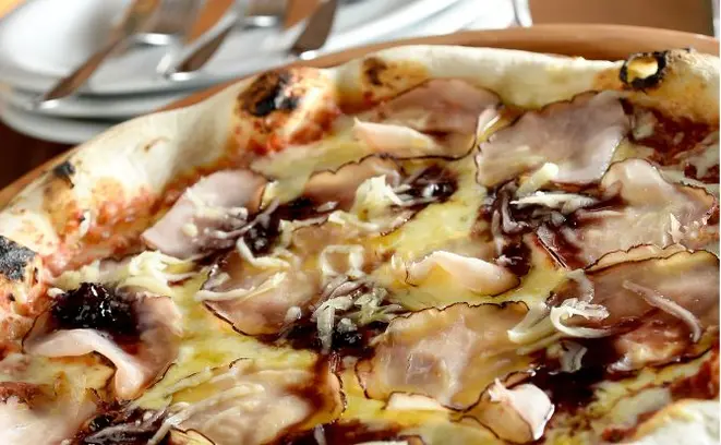 Prosciutto Tedesco: com presunto alemão defumado e geleia de vinho Malbec. Foto: Tadeu Brunelli/Divulgação