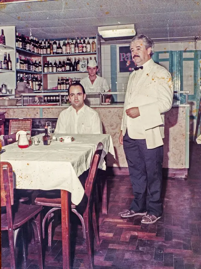 Frequentado por executivos, diretores de empresas e profissionais liberais, o restaurante abria no almoço e jantar com o mesmo cardápio. o serviço era à la carte. Foto: Acervo/Família Teske