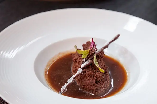 Mousse de chocolate com calda de cappuccino. Foto: Fernando Zequinão/Gazeta do Povo