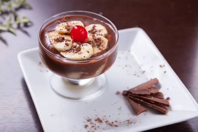 Mousse de amarula com calda de chocolate.Foto: Fernando Zequinão/Gazeta do Povo