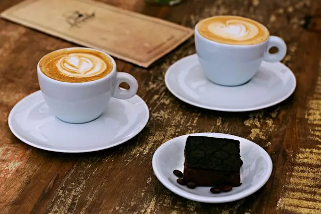 Tem duas opções: 2 cappuccinos por R$ 8; ou um cappuccino e um fudge por R$ 9 (foto). Foto: Divulgação.