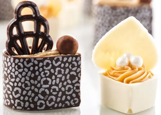 A ideia é que os convidados lembrem dos doces um ano depois do casamento. Bombons recheados com trufa de especiarias, de melão ou de maçã verde, como os de Veri Fragoso, são boas pedidas. Foto: Letícia Akemi/Gazeta do Povo