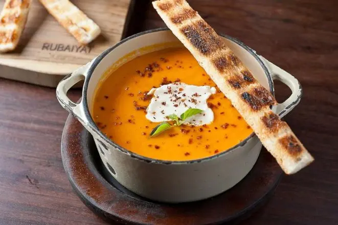 Creme de tomate com queijo de cabra. Foto:Mauro Holanda/Divulgação