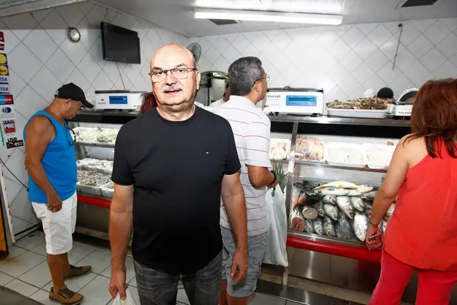 O empresário Bruno Ghem escolheu sardinhas para integrar o cardápio do fim de semana.