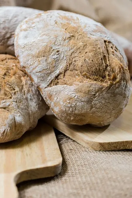 Saiba como usar cerveja preta para fazer pão e pastel doce