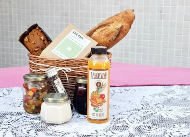 Cesta de café da manhã de Julia Guedes e Pati Bianco é composta de produtos artesanais e de pequenos produtores. Foto: Divulgação