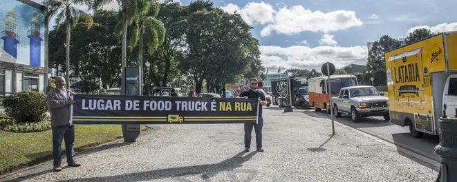 Empresários protestaram em junho por não concordar com o edital. Foto: Letícia Akemi / Gazeta do Povo.