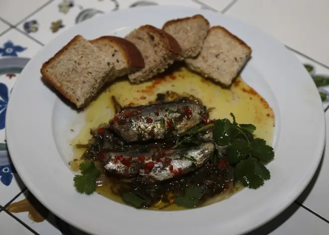 Escabeches de sardinha do bar Ornitorrinco