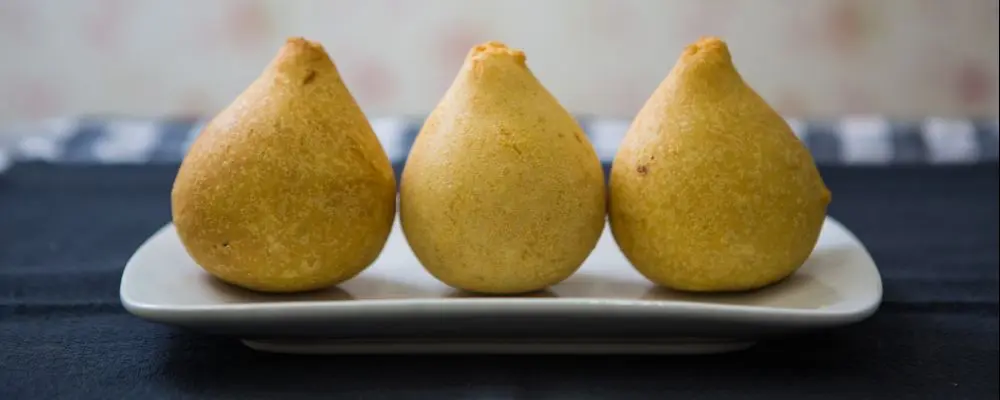 Qual é o jeito certo de comer coxinha?