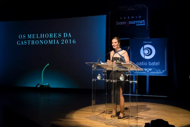 Ana Amélia Filizola abre a noite de premiação. Foto: Letícia Akemi/ Divulgação
